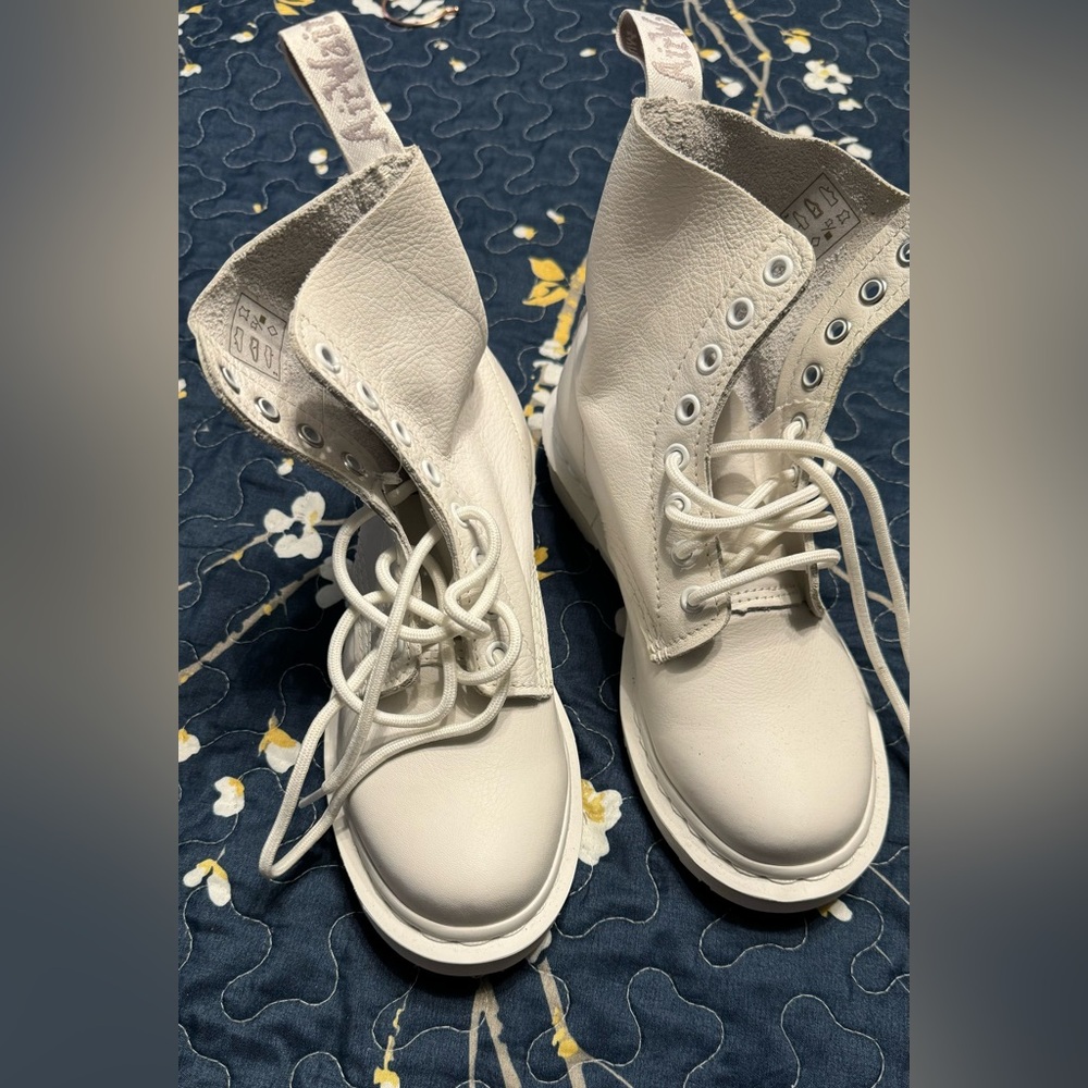 Dr. Martens 1460 PASCAL WOMEN'S MONO LACE UP BOOTS SIZE 6 US WHITE NWOB